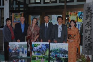 Встреча с мэром городка Кита-Каруизавы, где был заложен сиреневый сад.